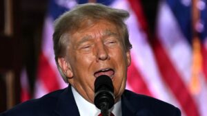 Viac ako polovica Američanov podporila omilostenie Trumpa – prieskum