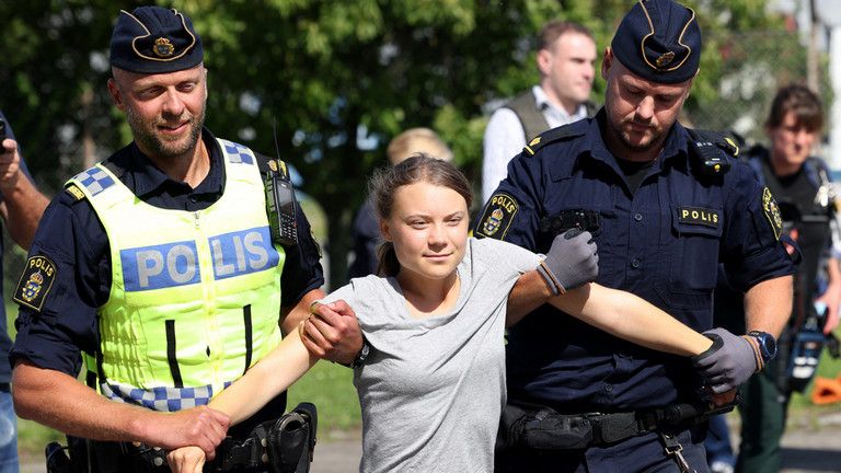 Greta Thunbergová dostala pokutu za klimatické protesty Greta Thunbergová dostala pokutu za klimatické protesty