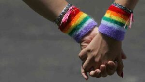 Rusi sa stávajú negatívnejšími voči LGBTQ – prieskum