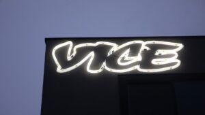 VICE zastavuje webové stránky a prepúšťa „stovky“ zamestnancov