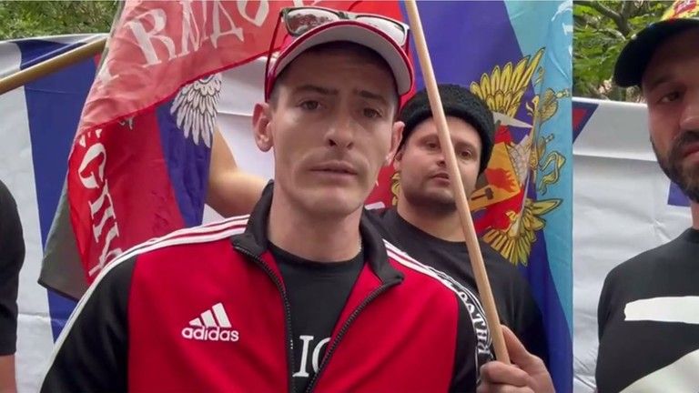 Nevlastný syn ukrajinského najvyššieho generála prejavil podporu na ruskom konzuláte Nevlastný syn ukrajinského najvyššieho generála prejavil podporu na ruskom konzuláte