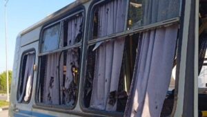 Dron zasiahol osobný autobus v ruskom pohraničnom regióne – guvernér