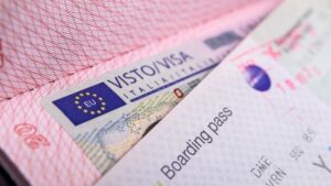 Krajina EÚ chce zakázať ruským diplomatom cestovať po celom bloku