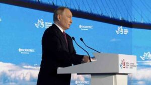 Rusko nemôže za znižovanie úlohy dolára – Putin