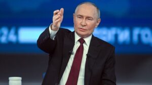 Nečinnosť ohľadom Ukrajiny by bola „zločinom“ – Putin