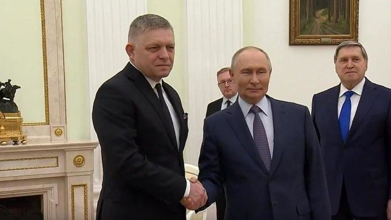 Putin rokoval v Moskve s lídrom krajiny EÚ Putin rokoval v Moskve s lídrom krajiny EÚ