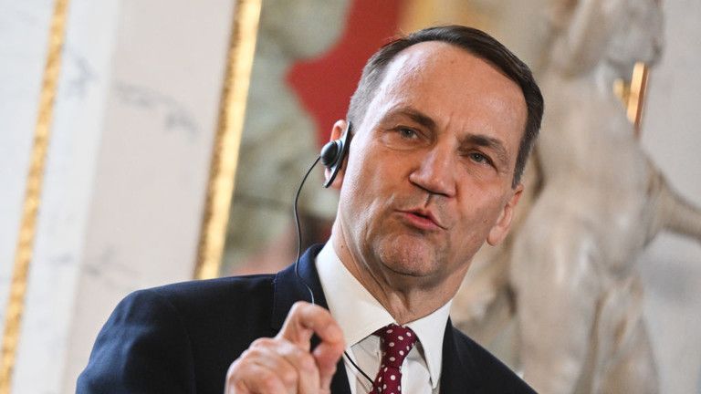 Poľský minister zahraničných vecí oslávil rozhodnutie Ukrajiny zastaviť tok ruského plynu do EÚ ako víťazstvo Západu Poľský minister zahraničných vecí oslávil rozhodnutie Ukrajiny zastaviť tok ruského plynu do EÚ ako víťazstvo Západu