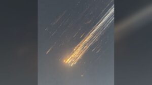 AKTUÁLNA SPRÁVA: Kozmická loď bola zničená počas meteorického roja. (VIDEÁ)