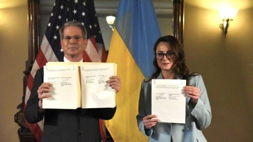 USA a Ukrajina podpísali dohodu o nerastných surovinách