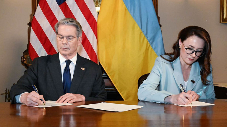 Minerály USA-Ukraine Minerals Dohoda „Skryje tajné dohody“-ukrajinský MP