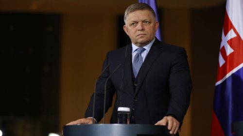 Slovenský premiér hovorí, že bude ignorovať Zelenského „protivné“ vyhrážky