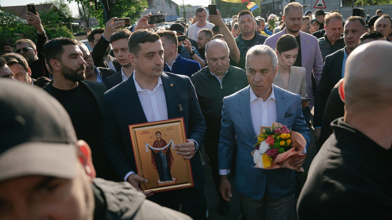 Začína sa opakované kolo prezidentských volieb v Rumunsku