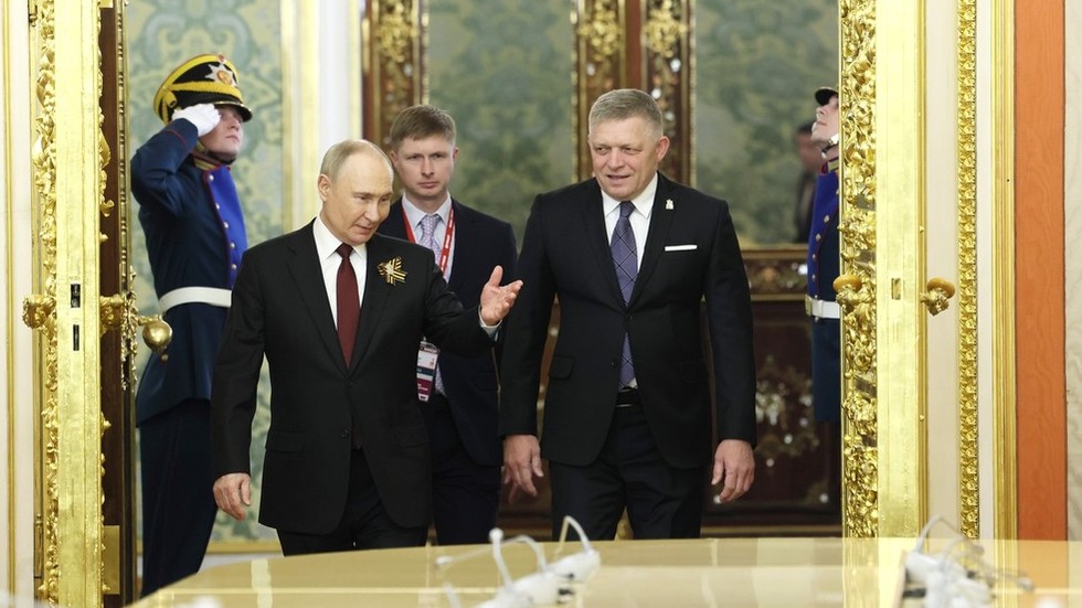 Robert Fico v rozhovoroch s Putinom kritizoval západnú „železnú oponu“ Robert Fico v rozhovoroch s Putinom kritizoval západnú „železnú oponu“