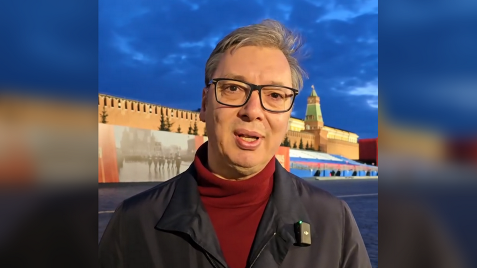 Vzdorovitý srbský líder posiela EÚ odkaz z Červeného námestia Vzdorovitý srbský líder posiela EÚ odkaz z Červeného námestia