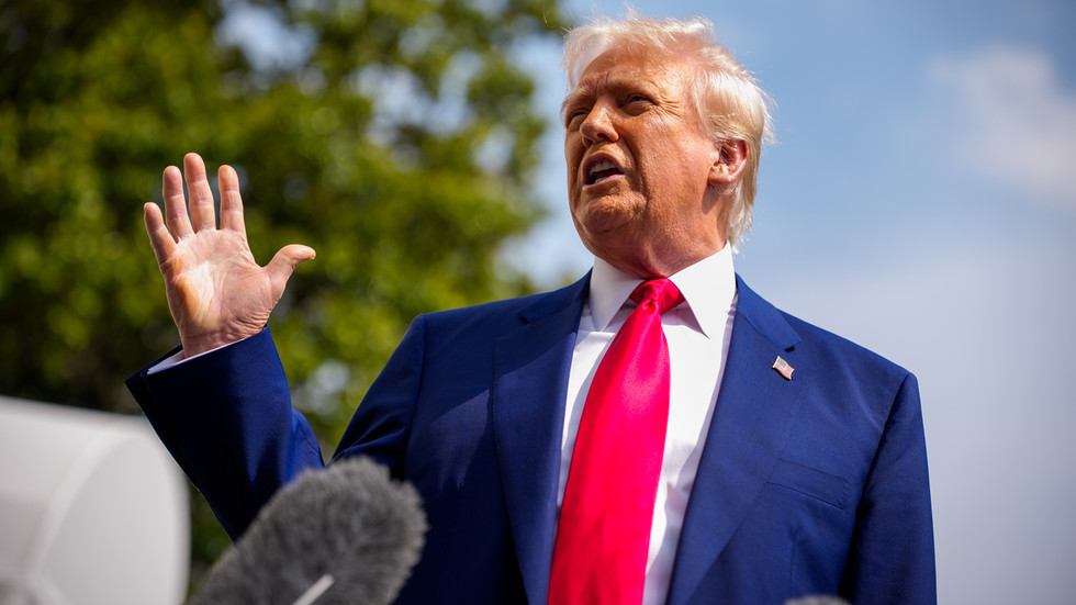 Trump odmieta kritiku za to, že dostane darované katarské lietadlo Trump odmieta kritiku za to, že dostane darované katarské lietadlo