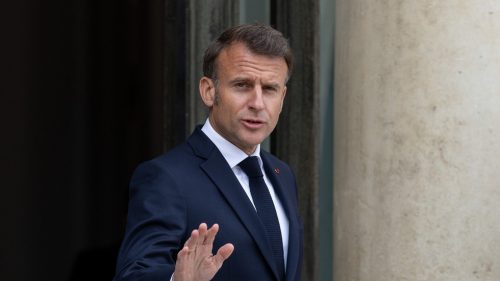 Ukrajinci vedia, že územie nedostanú späť, povedal Macron