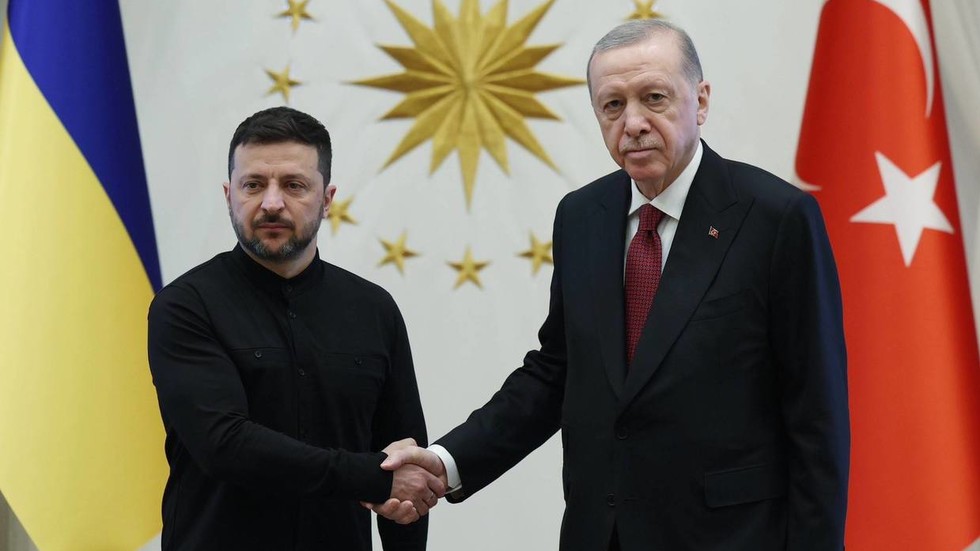 Tureckom otriaslo silné zemetrasenie, Zelensky a Erdogan rokovali Tureckom otriaslo silné zemetrasenie, Zelensky a Erdogan rokovali