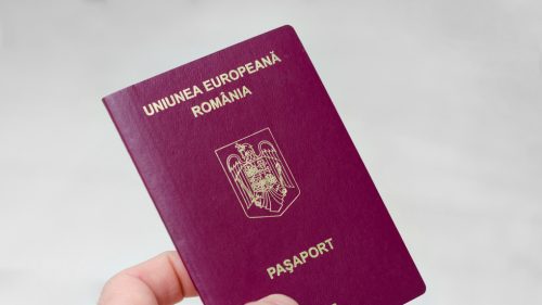 Rumuni ničia pasy po víťazstve proeurópskeho kandidáta vo voľbách