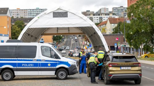 Nemecká polícia tvrdí, že hraničné kontroly by mohli trvať ešte „niekoľko týždňov“