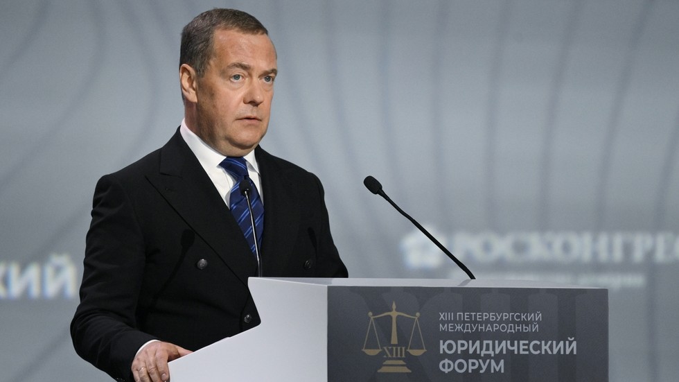 Medvedev: Ukrajina má „poslednú šancu“