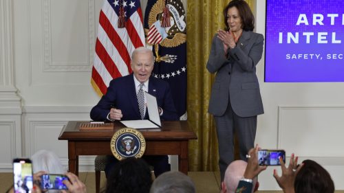 Trump obvinil Bidenových poradcov zo zrady