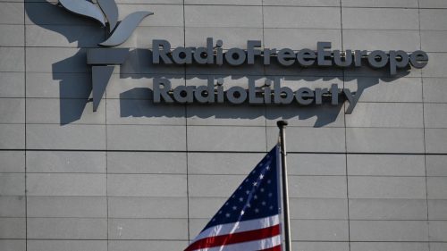 Idioti z EÚ poskytli americkým štátnym médiám záchranné lano vo výške 5,5 milióna eur