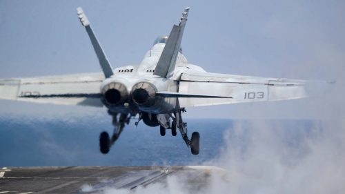 USA spustili „najväčší útok z lietadlovej lode v histórii“, povedal veliteľ