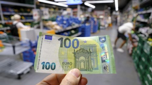 Francúzsky minister spravodlivosti vyzýva na zrušenie hotovosti