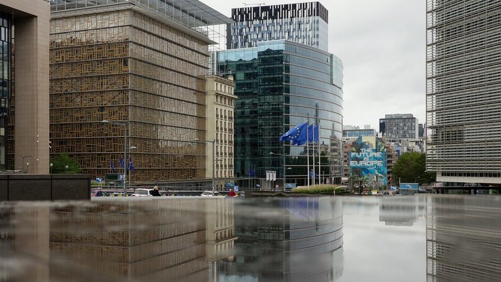 EÚ schválila plán na zníženie obranného dlhu vo výške 150 miliárd eur EÚ schválila plán na zníženie obranného dlhu vo výške 150 miliárd eur