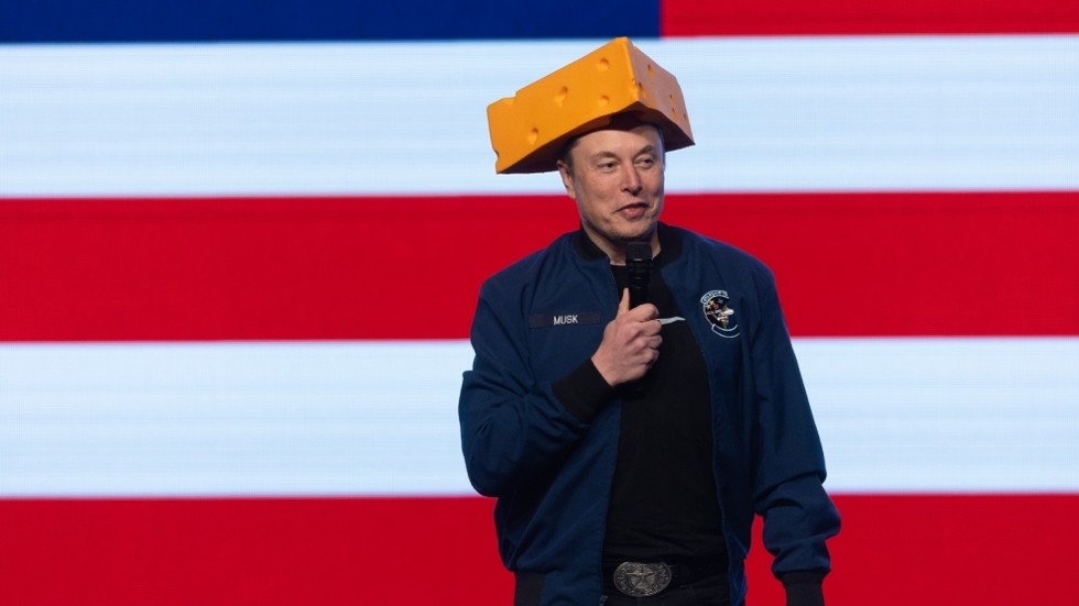 Musk odstupuje z funkcie špeciálneho vládneho zamestnanca Musk odstupuje z funkcie špeciálneho vládneho zamestnanca