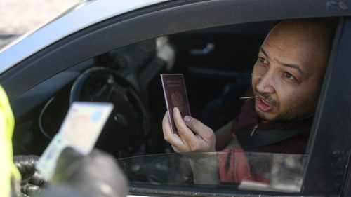 Veľké ruské mesto zakáže migrantom šoférovať taxíky