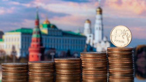 Americký dolár voči rubľu klesol na dvojročné minimum