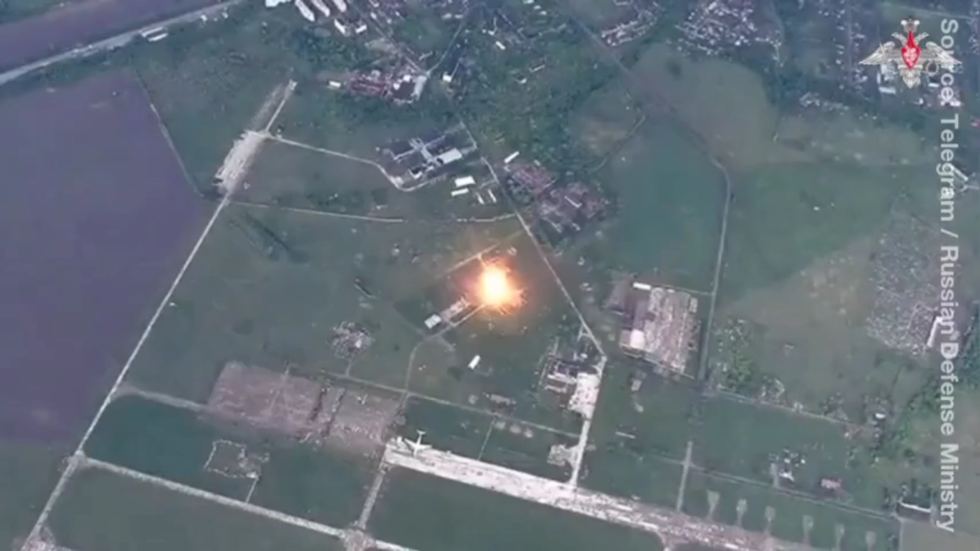 Ruská armáda zaútočila na ukrajinské miesto na štart dronov (VIDEO) Ruská armáda zaútočila na ukrajinské miesto na štart dronov (VIDEO)