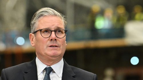 Spojené kráľovstvo sa pripravuje na vojnu, vyhlásil premiér