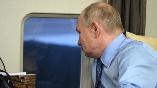Putinov vrtuľník zachytil ukrajinský roj dronov, povedal veliteľ
