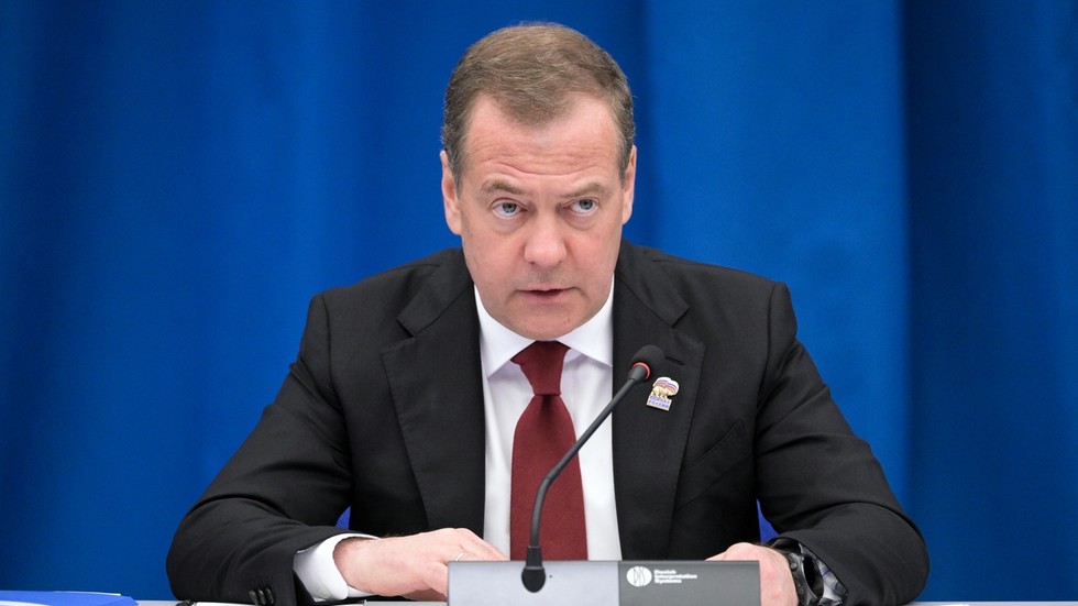 Medvedev nazval ruskú odvetu „nevyhnutnou“ Medvedev nazval ruskú odvetu „nevyhnutnou“