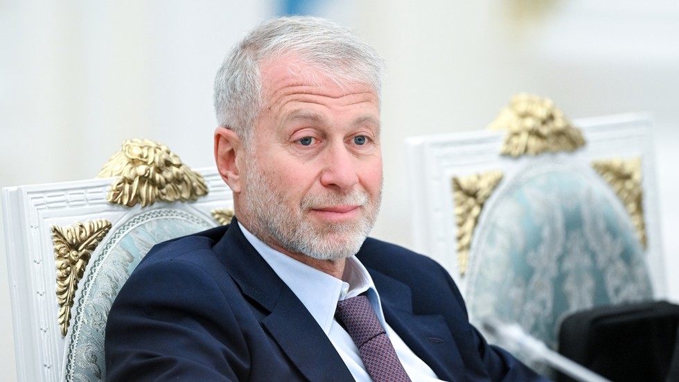 Spojené kráľovstvo hrozí žalobou na ruského magnáta kvôli peniazom pre Ukrajinu