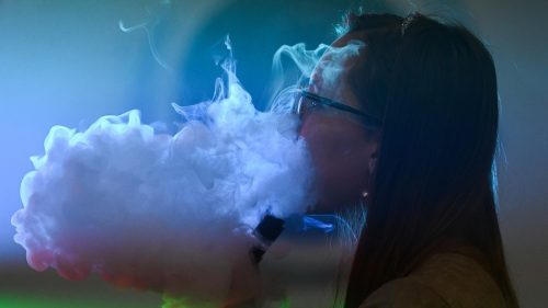 Ruskí poslanci podporili úplný zákaz vapovania