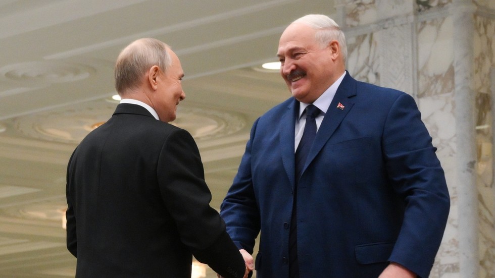 Putin podpísal bezpečnostné záruky pre Bielorusko Putin podpísal bezpečnostné záruky pre Bielorusko