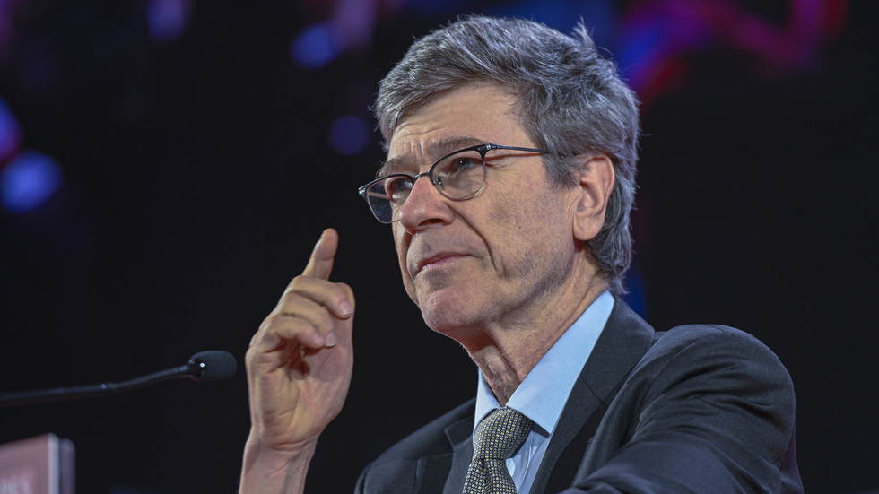 Ukrajinské útoky na ruské lietadlá sú „západnou“ spravodajskou službou – Jeffrey Sachs