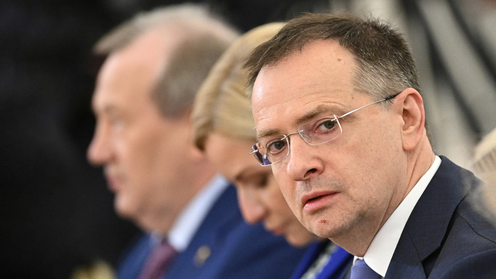 Ukrajina v 12. storočí neexistovala, povedal ruský prezident Medinskij šéfovi NATO