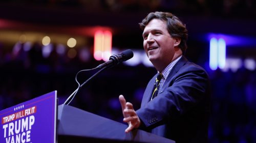 Tucker Carlson kritizuje Trumpa za útok na Irán