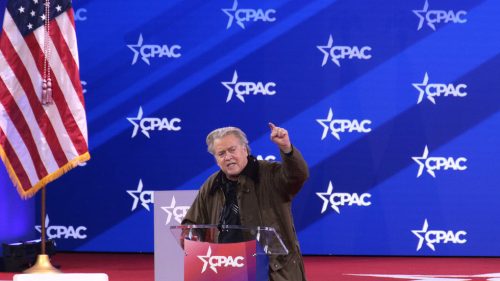 Bývalý Trumpov poradca vyzýva na „Ameriku na prvom mieste“ pred Izraelom