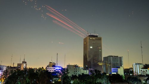 PEKLO NA ZEMI: Izrael požiadal USA, aby sa pripojili k útoku na Irán – Axios