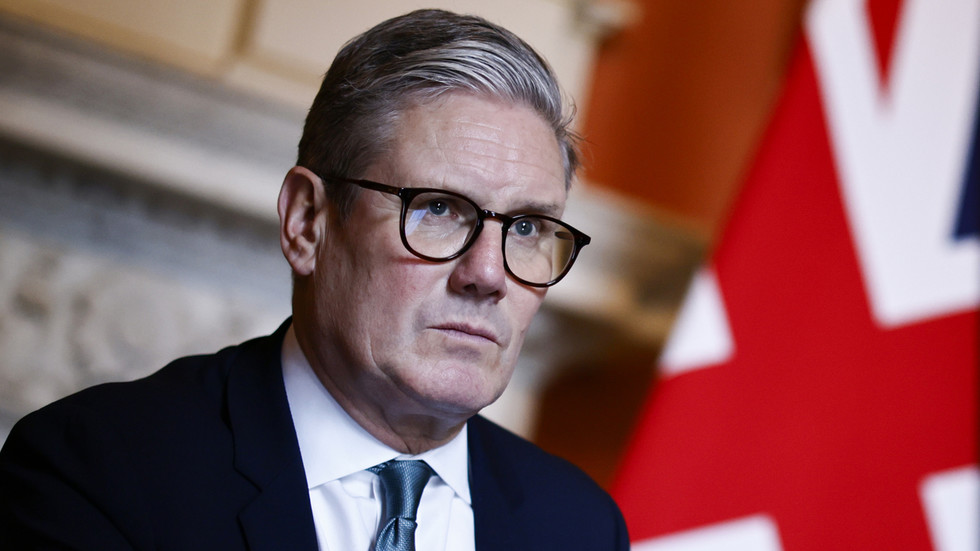 Starmer začína dlho odkladané vyšetrovanie britských gangov zameraných na  sexuálne zneužívanie
