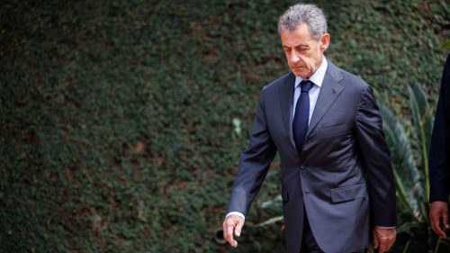 Sarkozymu odobrali najvyššie francúzske štátne vyznamenanie
