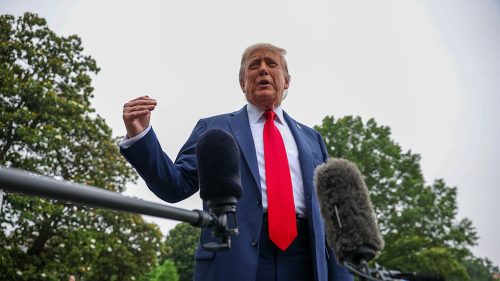 Rusko by malo byť v G8, tvrdí Trump