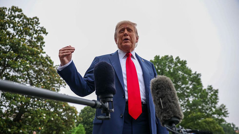 Rusko by malo byť v G8, tvrdí Trump