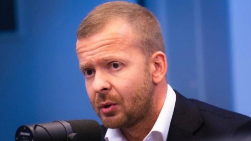 Poslanec EÚ tvrdí, že rodičia boli po škandále s ruským jazykom podrobení razii