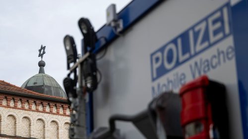 Nemecko posilní bezpečnosť na „židovských miestach“, vyhlásil kancelár